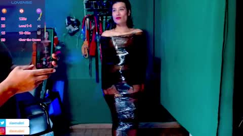 Snapshot of kenllyhot_and_valeriahell chatting on 03-06-25, 12:52 Valeria slave online show from 03-06-25, 12:52