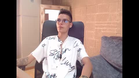 kenn_boy_ online show from 01-24-25, 03:45