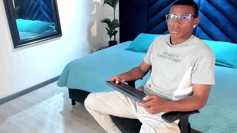 Snapshot of kenny_thompson_ chatting on 02-21-26, 09:16 Kenny Thompson online show from 02-21-26, 09:16