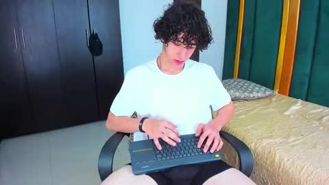Kev online show from 09-24-25, 08:23
