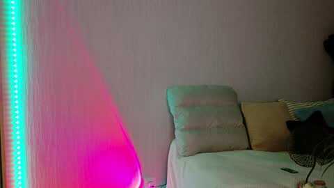 Snapshot of kess_edison chatting on 12-16-25, 06:35 kess_edison online show from 12-16-25, 06:35