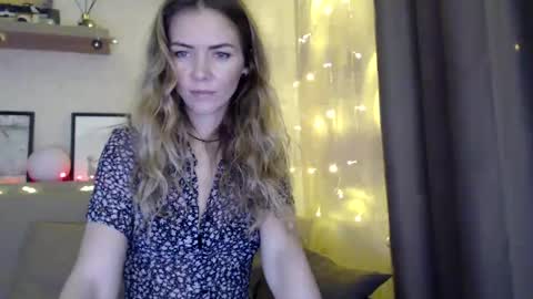 Snapshot of kessiecage chatting on 12-18-24, 11:40 kessiecage online show from 12-18-24, 11:40