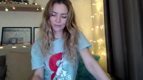 Snapshot of kessiecage chatting on 12-23-24, 02:13 kessiecage online show from 12-23-24, 02:13