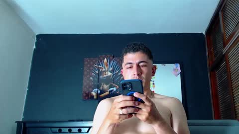 Snapshot of kevin_marlon chatting on 12-12-24, 04:26 Kevin y marlon online show from 12-12-24, 04:26