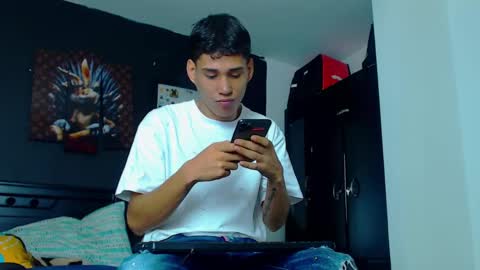 Snapshot of kevin_marlon chatting on 03-06-25, 05:11 Kevin y marlon online show from 03-06-25, 05:11