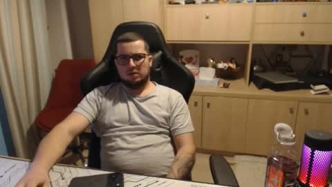 Snapshot of kevinnlovely chatting on 10-15-25, 07:25 Kevinn online show from 10-15-25, 07:25