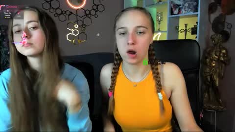 Snapshot of keylas_moan chatting on 10-17-25, 12:30 Keylas online show from 10-17-25, 12:30