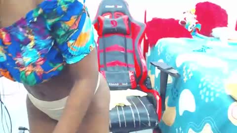 Sandy Saenz online show from 01-25-25, 01:52