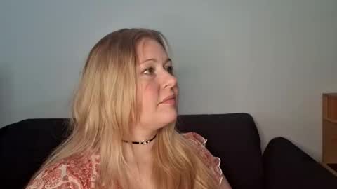 khaleesi0890 online show from 11-14-25, 09:52