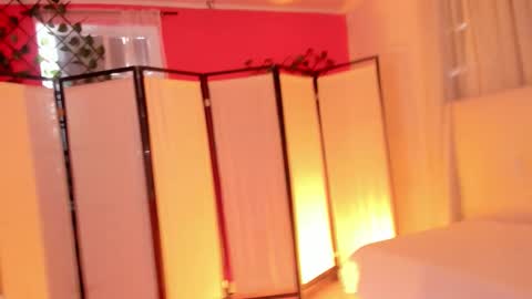 Khloe online show from 10-11-25, 01:31