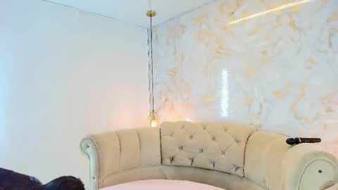 Khloe online show from 12-18-25, 04:51