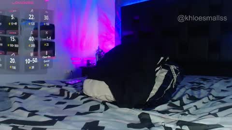 Snapshot of khloesmalls chatting on 03-10-25, 03:12 online show from 03-10-25, 03:12