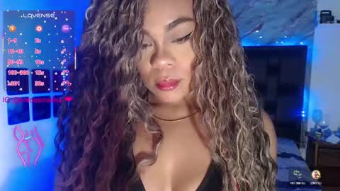 Snapshot of khloesmalls chatting on 11-18-25, 05:45 online show from 11-18-25, 05:45