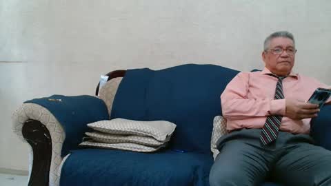 Snapshot of kiaming chatting on 12-22-25, 09:23 KIA MING AND HER TEACHER online show from 12-22-25, 09:23