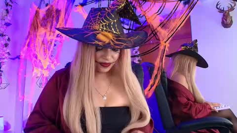 Snapshot of kiaraa88 chatting on 10-27-25, 07:29 Valery online show from 10-27-25, 07:29