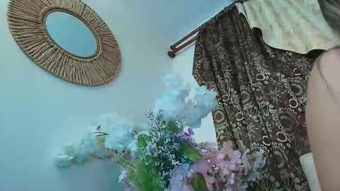 Snapshot of kiaraa88 chatting on 11-25-25, 11:10 Valery online show from 11-25-25, 11:10