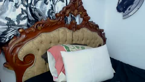 Snapshot of kiaralenon chatting on 02-19-25, 11:25 kiaralenon online show from 02-19-25, 11:25
