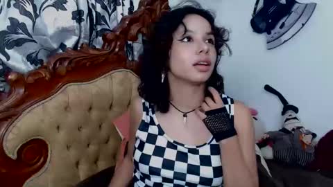 Snapshot of kiaralenon chatting on 03-03-25, 12:15 kiaralenon online show from 03-03-25, 12:15