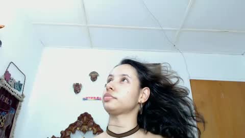 Snapshot of kiaralenon chatting on 10-05-25, 12:42 kiaralenon online show from 10-05-25, 12:42
