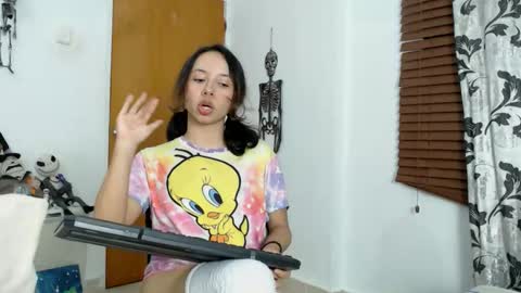 Snapshot of kiaralenon chatting on 10-13-25, 11:21 kiaralenon online show from 10-13-25, 11:21