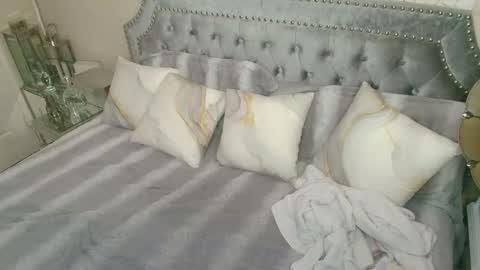 Kia Rose online show from 10-12-25, 05:06