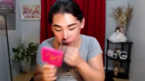 Im Mia online show from 11-13-25, 06:56