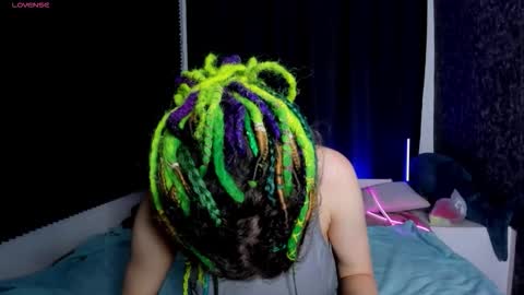 Kiki online show from 11-21-25, 10:03