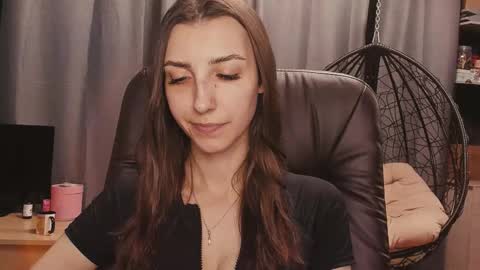 Snapshot of kikies_ chatting on 09-29-25, 04:56 Mika and Miranda online show from 09-29-25, 04:56