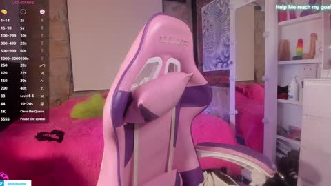 Snapshot of kikilepetite chatting on 01-24-25, 11:34 kiki online show from 01-24-25, 11:34