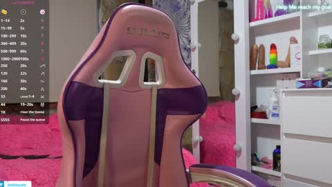 Snapshot of kikilepetite chatting on 02-26-25, 08:33 kiki online show from 02-26-25, 08:33