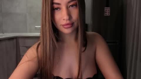 EvaAnna online show from 12-15-25, 06:23