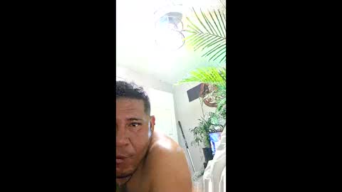 kiloflores124 online show from 12-21-25, 09:49