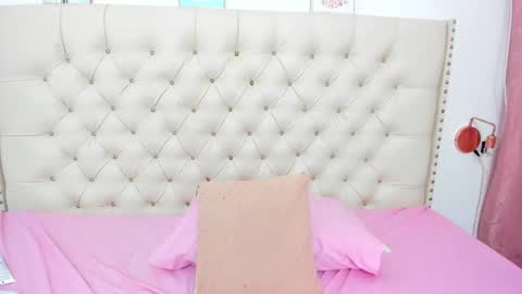 Snapshot of kim_eli chatting on 01-19-25, 01:43 kim_eli online show from 01-19-25, 01:43