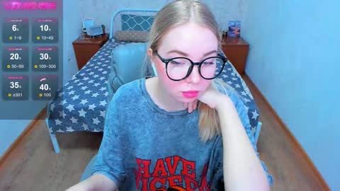 Snapshot of kim_girl_next_door chatting on 12-02-25, 08:08 KIM online show from 12-02-25, 08:08