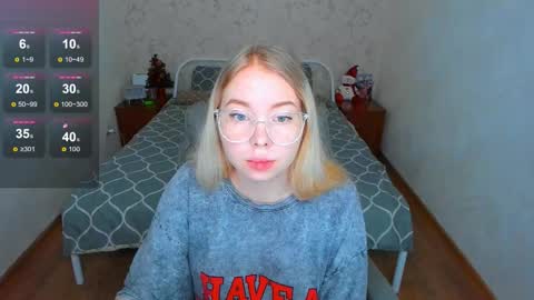 Snapshot of kim_girl_next_door chatting on 12-16-25, 11:48 KIM online show from 12-16-25, 11:48