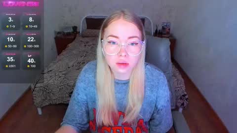 Snapshot of kim_girl_next_door chatting on 01-16-26, 10:30 KIM online show from 01-16-26, 10:30