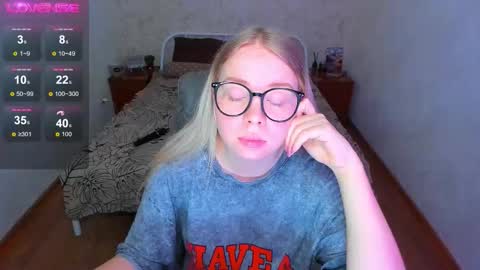 Snapshot of kim_girl_next_door chatting on 01-17-26, 02:11 KIM online show from 01-17-26, 02:11