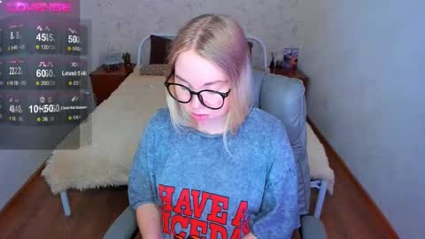 Snapshot of kim_girl_next_door chatting on 03-02-26, 12:45 KIM online show from 03-02-26, 12:45