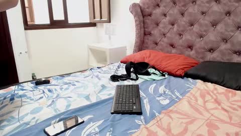K I M online show from 01-11-25, 01:53