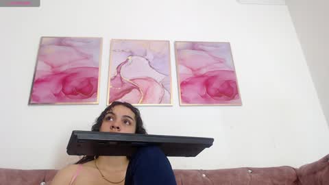 K I M online show from 01-30-25, 11:44