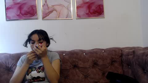 K I M online show from 02-08-25, 11:12