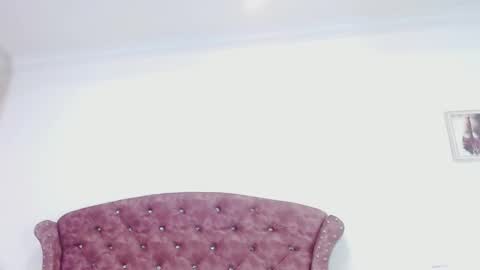 K I M online show from 02-18-25, 05:42