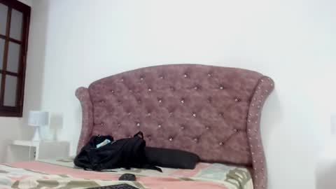 K I M online show from 02-19-25, 11:49