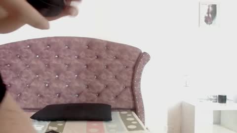 K I M online show from 02-20-25, 02:57