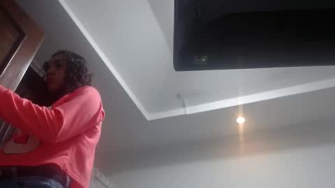 K I M online show from 03-08-25, 01:03