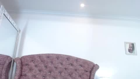 K I M online show from 03-11-25, 01:12