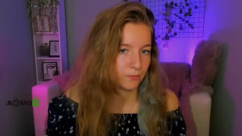 Snapshot of kim_roys chatting on 09-22-25, 09:22 kim online show from 09-22-25, 09:22