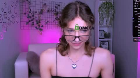 Snapshot of kim_roys chatting on 09-25-25, 12:03 kim online show from 09-25-25, 12:03