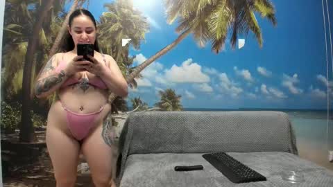 Snapshot of kimberd33 chatting on 11-14-25, 02:27 Kimmy online show from 11-14-25, 02:27