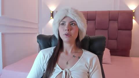 Snapshot of kimberly1fox chatting on 03-08-25, 02:23 Kim online show from 03-08-25, 02:23